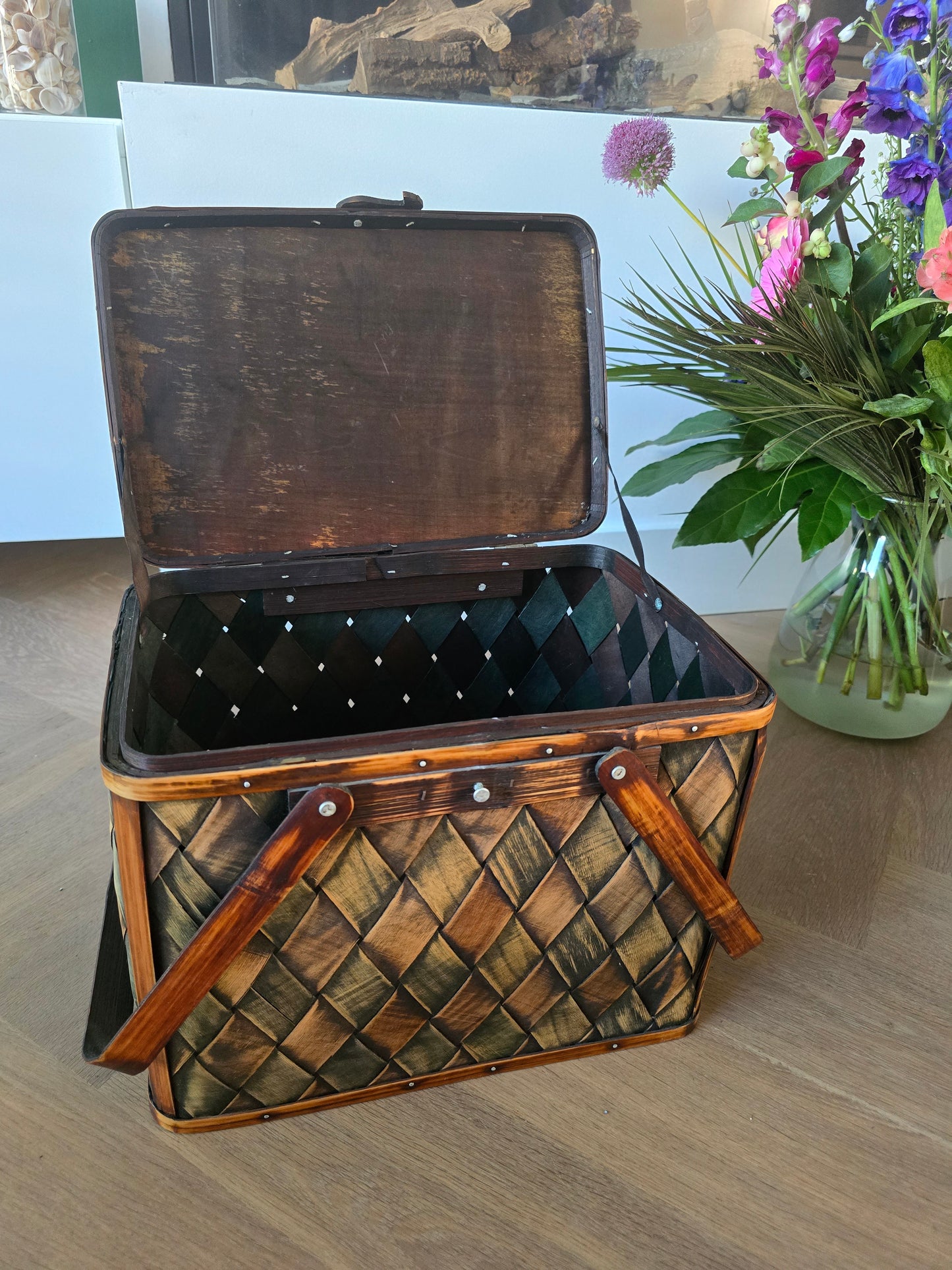 Gevlochten picknickmand