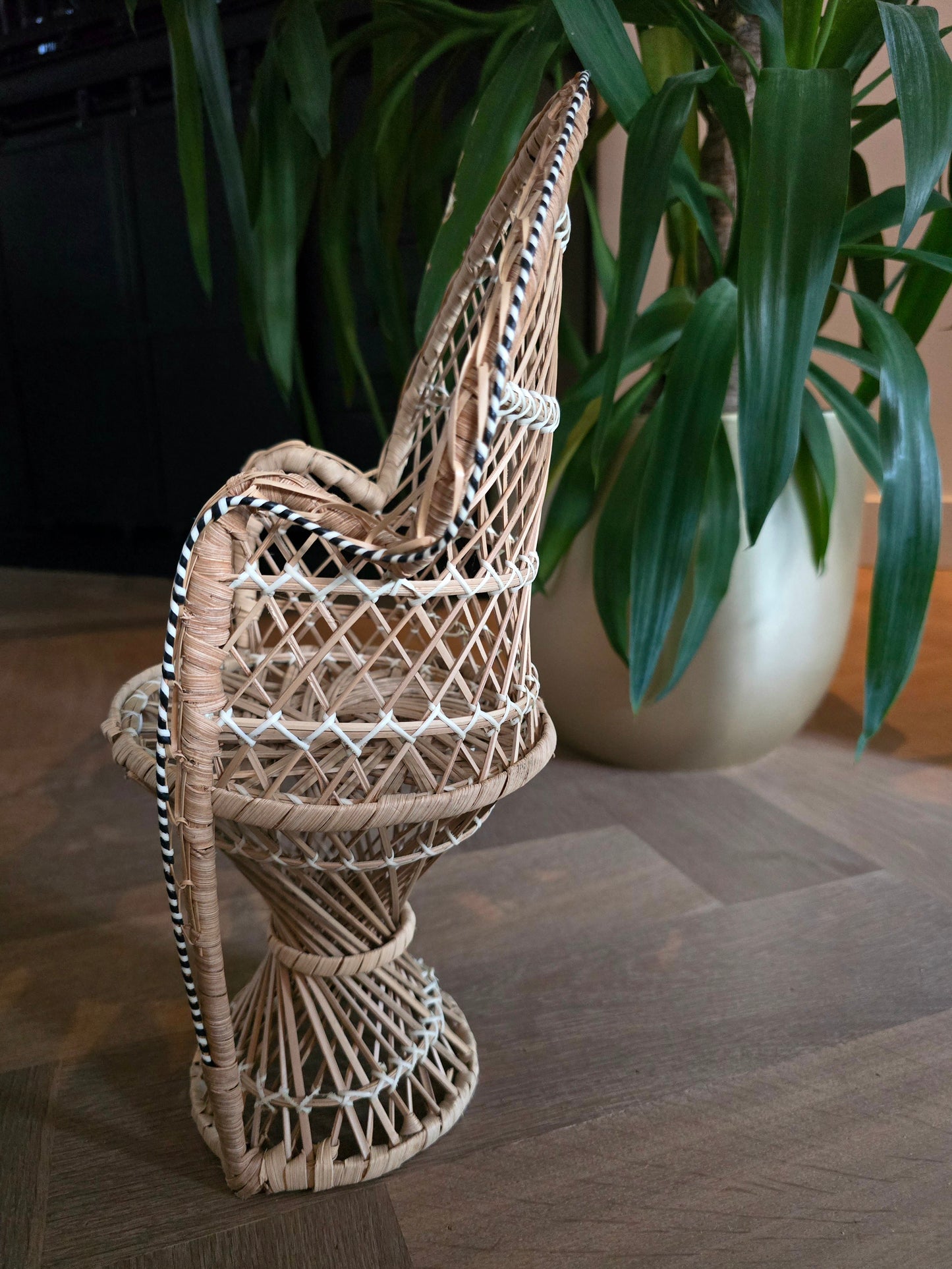 Rotan pauwenstoeltje